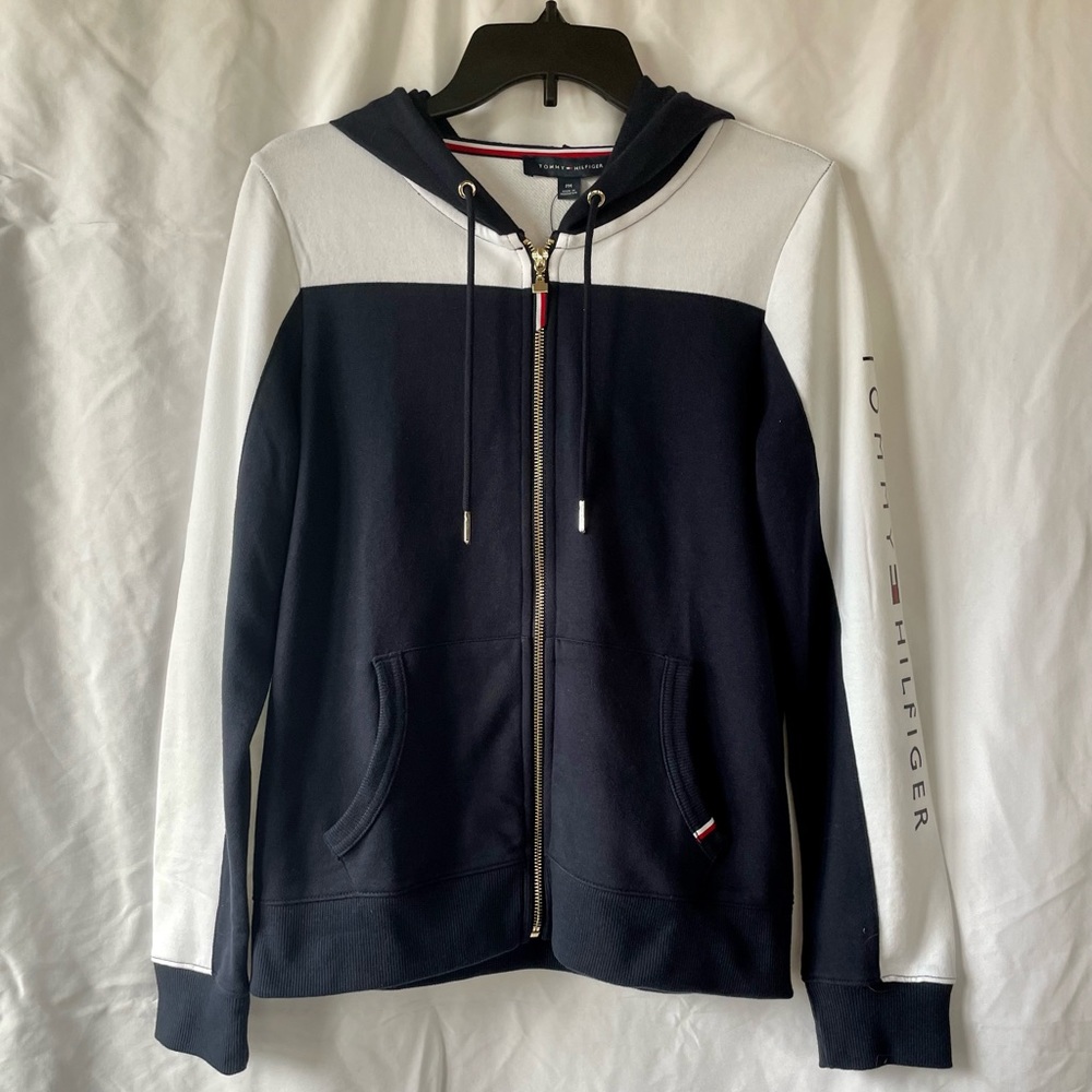 Tommy Hilfiger full zip jacket. Size: small